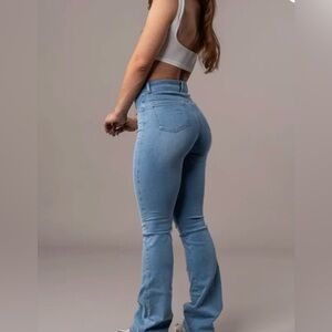 FIT JEANS Flared - Arctic Light Blue